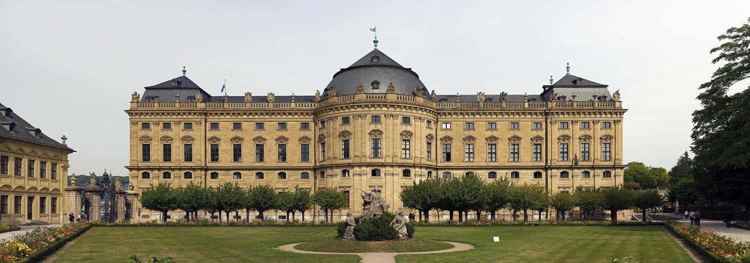 Die barocke Südfassade der Würzburger Residenz, wo die Romantische Straße beginnt
